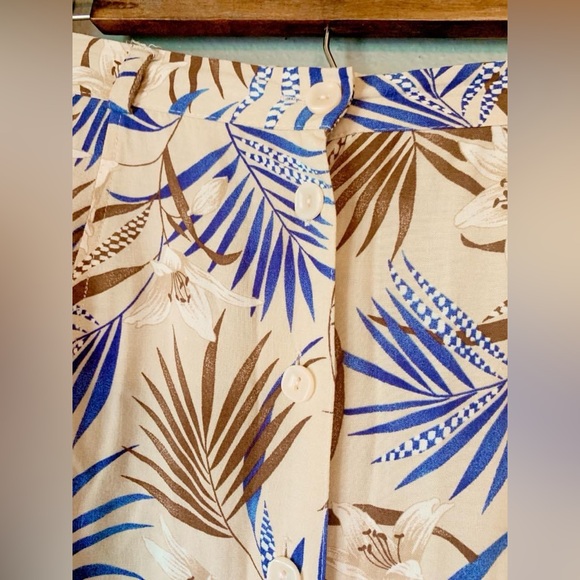 Tropical Floral Skirt⭐️ - Picture 2 of 4